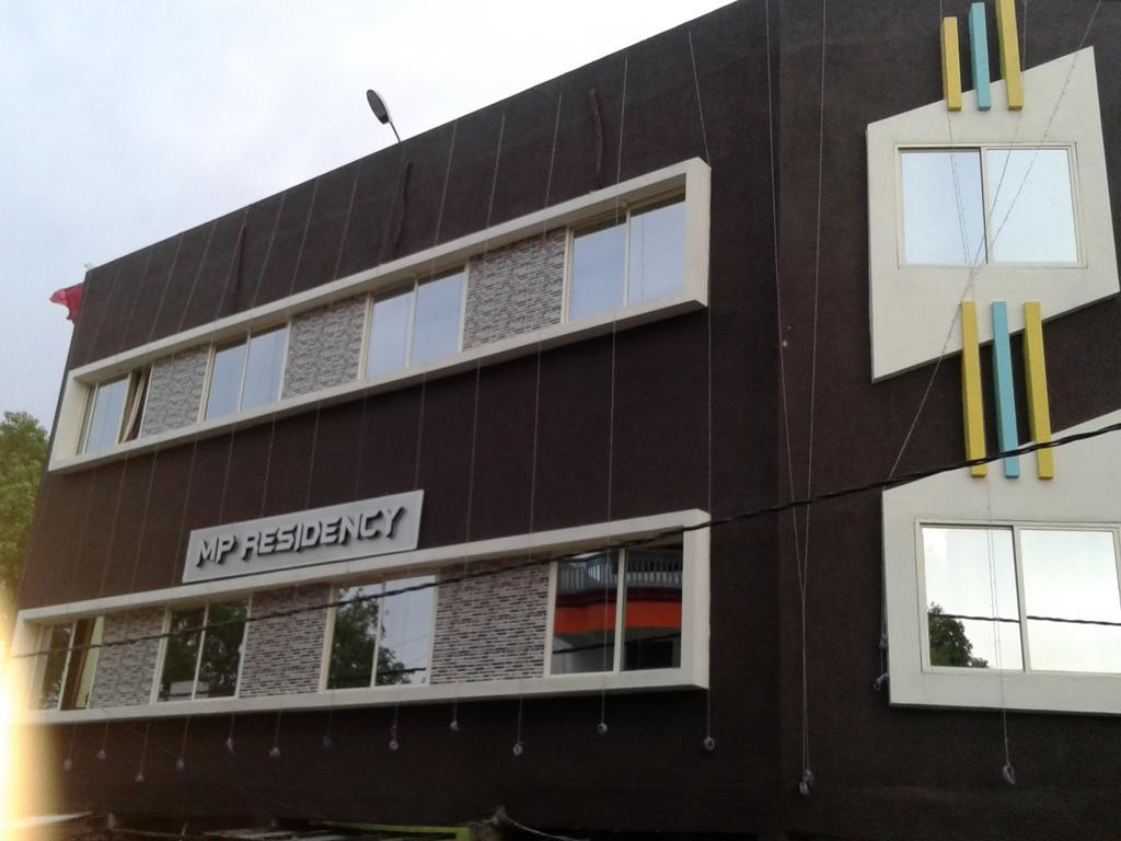Mp Residency Hotel Uddzsaín Kültér fotó